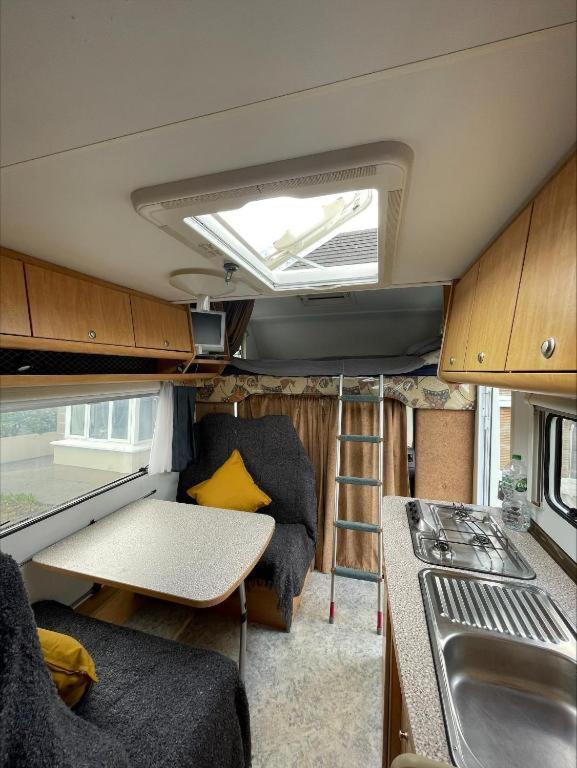 The Cosy Camper At Rockfield Park Hotel กัลเวย์ ภายนอก รูปภาพ