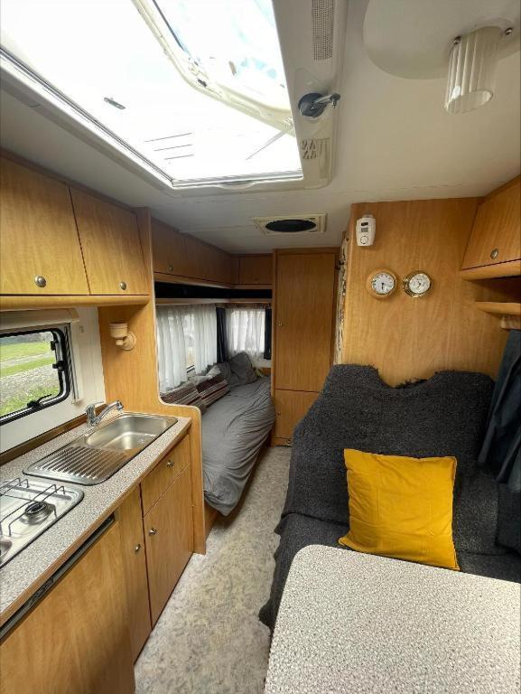 The Cosy Camper At Rockfield Park Hotel กัลเวย์ ภายนอก รูปภาพ